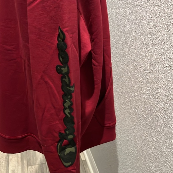 Mens Cozy up with this champion hoodie, cranberry in color with camo writing - Picture 8 of 12